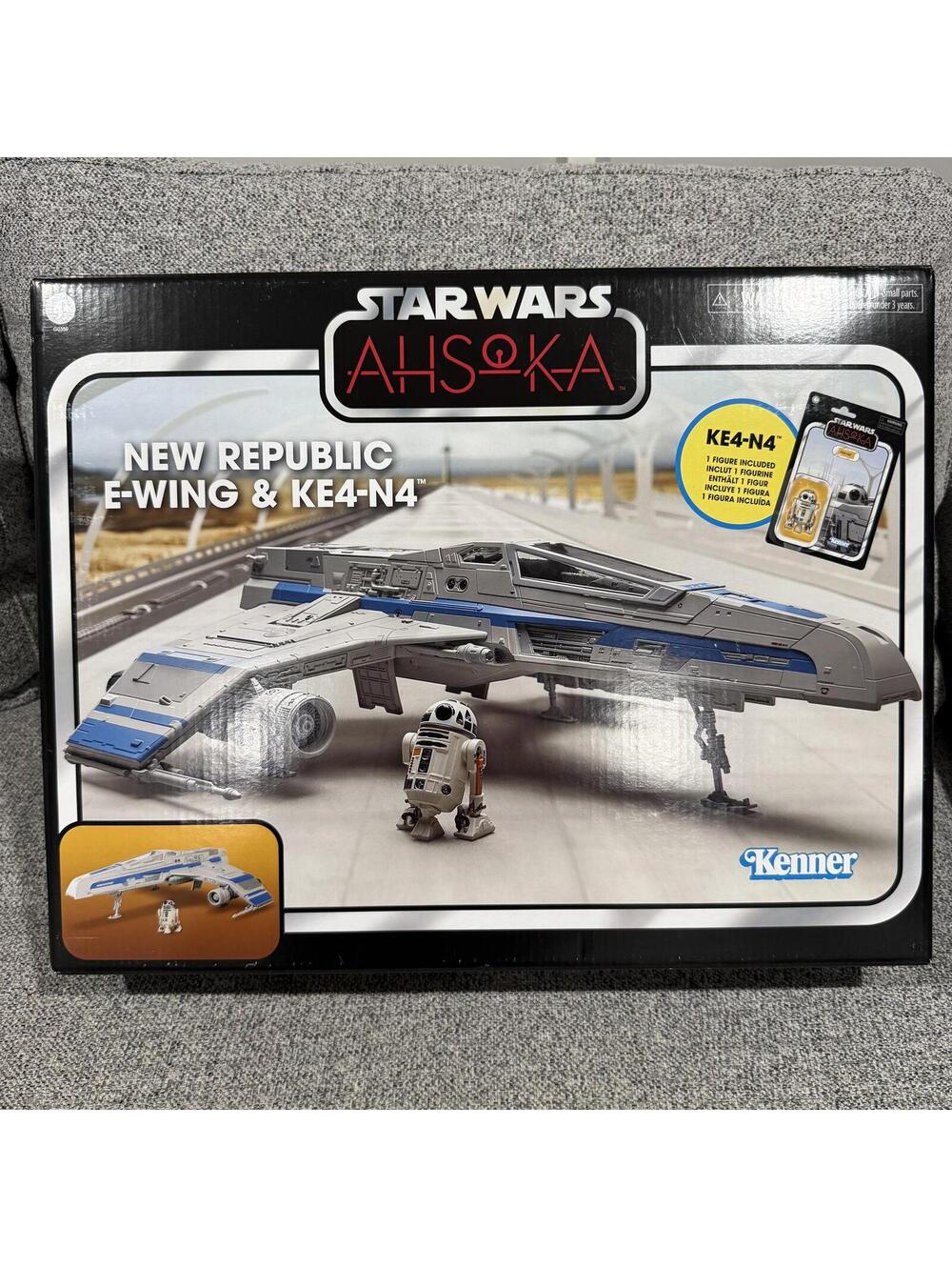 Star Wars 3.75 Vintage "Ahsoka" Republic E-Wing With KE4-N4